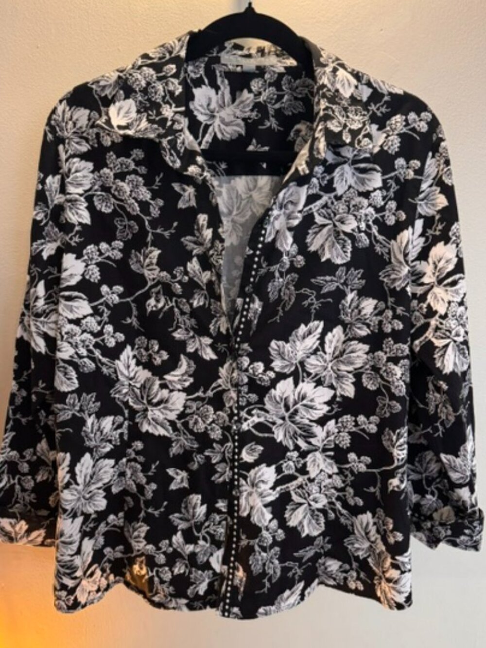 Foxcroft Abstract Daisy - long sleeve no iron